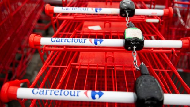 Carrefour România introduce reduceri progresive pentru sute de produse din gama esențială