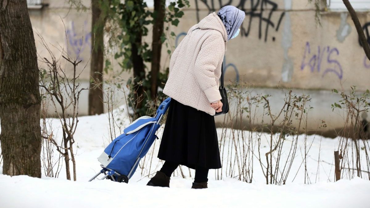 În Cluj Napoca se dau tichete de 500 de lei pentru aproape 10.000 de oameni. Cine poate beneficia de acest ajutor și în ce condiții