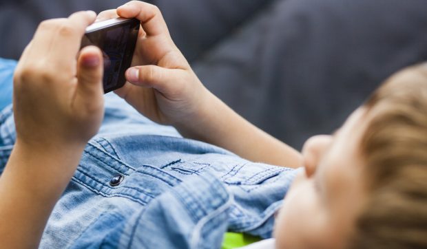 Consilier parental, despre infrastructura de sprijin și prevenție emoțională în România: „În era digitală, este foarte ușor să găsești alinare în jocuri și dispozitive”