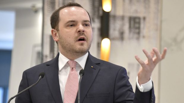 Cum răspunde Alexandru Rogobete acuzațiilor că a panicat populația în cazul avionului întors de urgență pe Aeroportul Otopeni