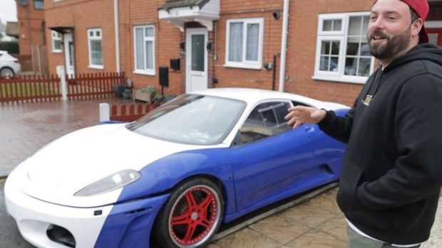 Și-a cumpărat de pe Facebook un Ferrari cu 28.000 de euro și a înțeles rapid de ce e cel mai ieftin din lume