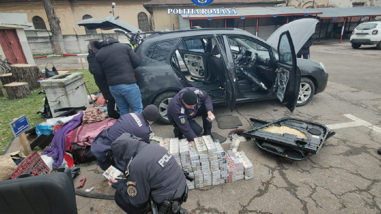 Pătratul de țigări: Un șofer a ascuns 8 metri pătrați în Dacia Duster la Roșiorii de Vede
