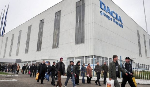 Proprietarul Dacia anunță concedieri masive: Centrul de la Titu, vizat de măsurile de austeritate ale Renault