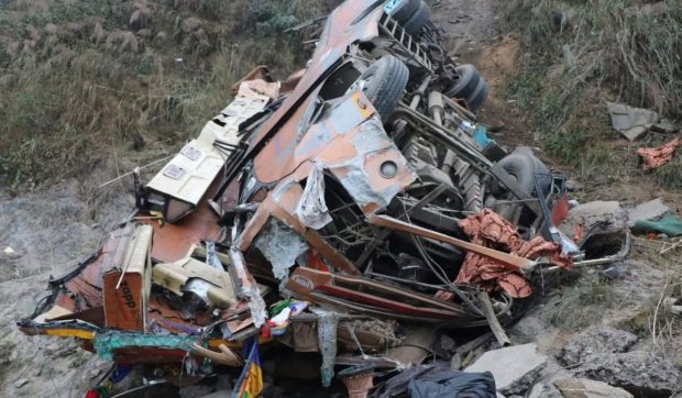 Un autocar cu turiști s-a prăbușit 200 de metri într-o prăpastie, în Nepal. 19 oameni au murit pe loc și 25 au fost răniți