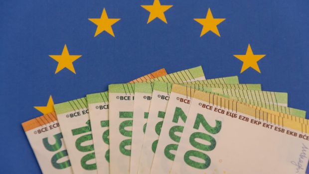 Două femei din Brașov au păcălit peste 160 de firme, printre care și Fan Curier, cu peste un milion de euro