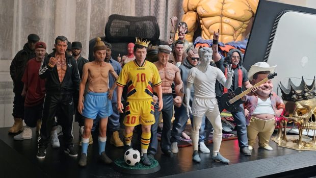 Băsescu, ca Popeye și Ceaușescu, ca personaj de joc din GTA. Suceveanul care îmbină tehnologia cu pasiunea pentru figurine: „Merităm să avem propriile noastre figurine 3D autohtone” 