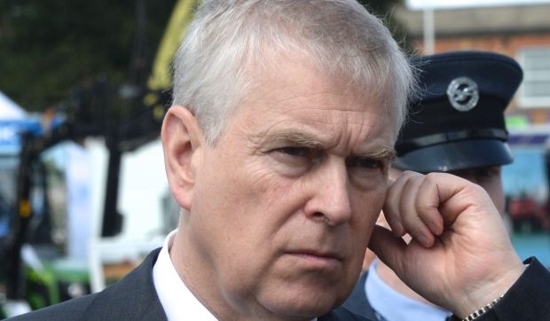 Fostul prinț Andrew al Marii Britanii, arestat chiar de ziua sa, a fost eliberat după câteva ore: „Părea amețit, șocat”