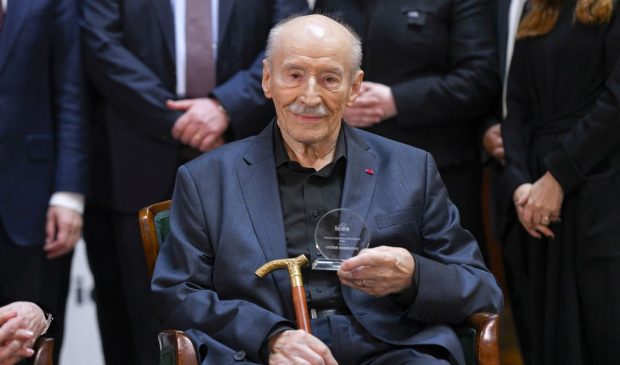 Imagine Stire Alimentele la care Victor Rebengiuc a renunțat. Ce nu mai mănâncă la vârsta de 93 de ani: „Trebuie să am grijă de mine” | 2review.ro