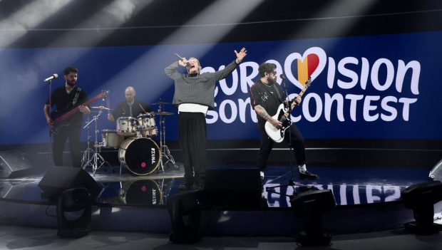 Imagine Stire De la Survivor, pe scena Eurovision România 2026: „Am făcut foamea în junglă”. Cum sună melodia „Dor”, de la HVNDS | 2review.ro