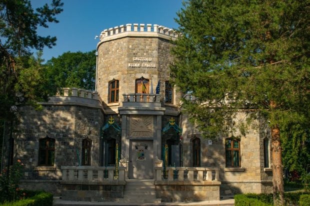 Cum au vrut doi tiktokeri să comunice cu o scriitoare română celebră, care a murit acum 138 de ani, noaptea la muzeu: „Iulia, suntem doar noi doi”