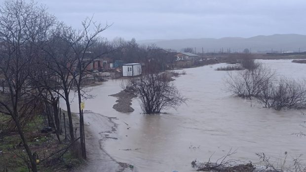 Alertă de inundații în 17 județe din România: cod portocaliu și galben de viituri