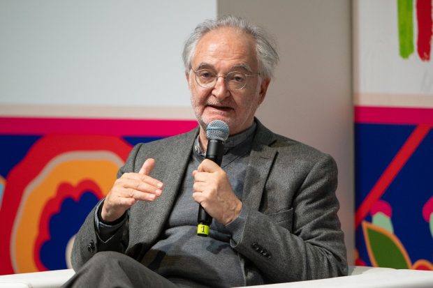 Jacques Attali, unul dintre cei mai influenți gânditori ai planetei: „România este pe cale să devină o țară puternică. Însă nu poate spera la un viitor puternic și la creștere economică revenind la un guvern populist cum era în vremea lui Ceaușescu” 