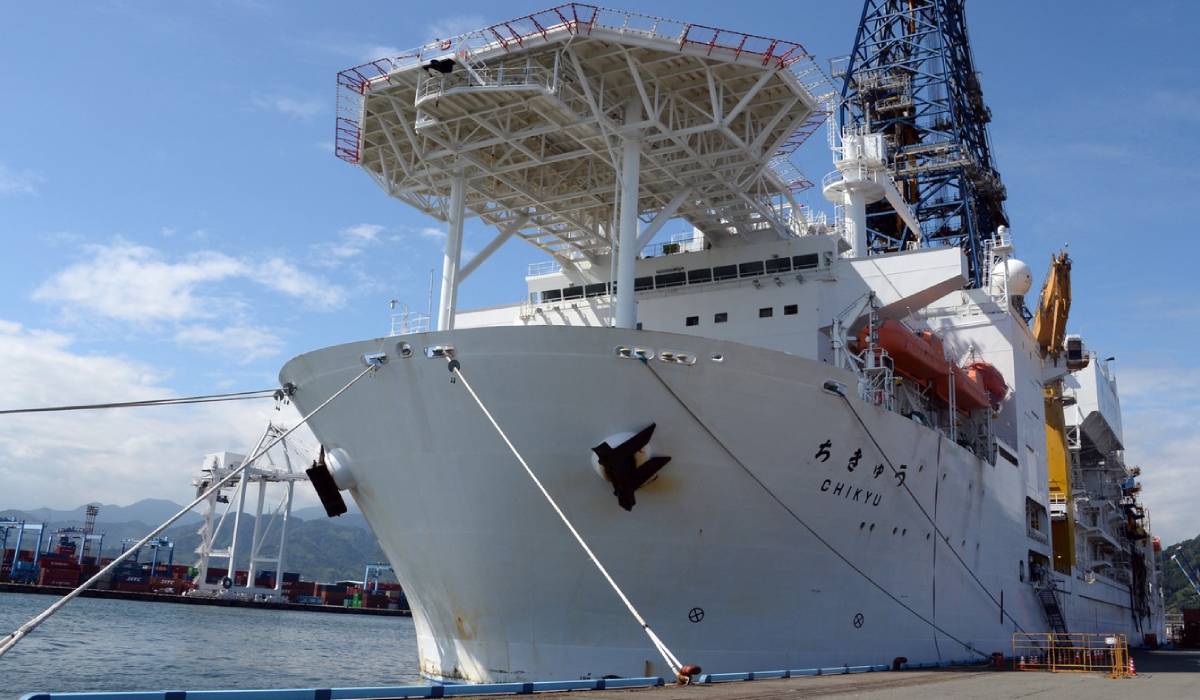 Poza pentru articolul Japonia a descoperit 16 milioane de tone de pământuri rare care ajung pentru 780 de ani. Fără ele, telefoanele și mașinile electrice nu funcționează