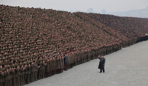 Kim Jong-un a inaugurat o megafermă cu sute de sere întinse pe 450 de hectare, construită în 500 de zile de zeci de mii de soldați și voluntari