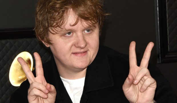 Lewis Capaldi vine la UNTOLD 2026. Totul despre artistul britanic cu miliarde de vizualizări pe YouTube