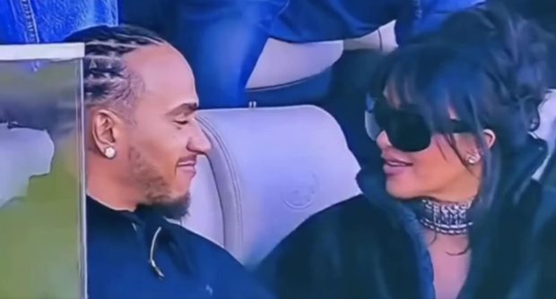 Imagine Stire Cum au fost surprinși Lewis Hamilton și Kim Kardashian la Super Bowl 2026. S-a zvonit că formează cel mai nou cuplu | 2review.ro
