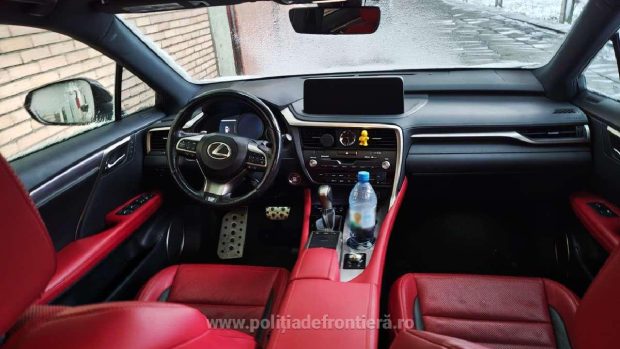 Polițiștii au găsit în Portul Constanța o mașină de 50.000 de euro, căutată în Canada. Unde urma să fie trimisă