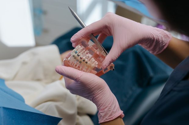 Cum îți alegi medicul stomatolog în București: semne că ești pe mâini bune