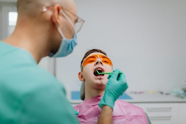 Reconstrucția danturii: când alegi soluții fixe și când alegi estetică dentară — Dr. Durbac
