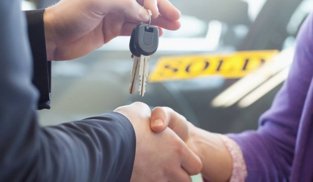 Un bărbat din Cluj-Napoca a cumpărat un bolid de 53.000 de euro pe care nu l-a plătit niciodată, dar l-a vândut de două ori în 5 zile