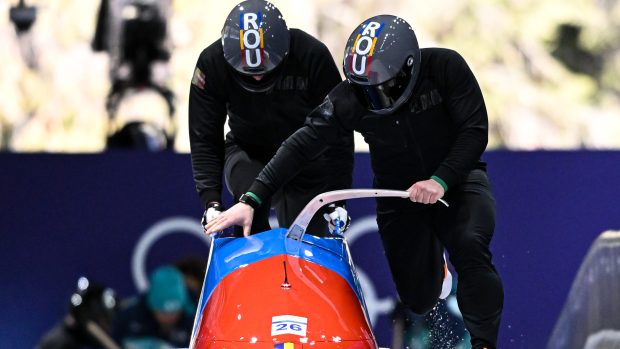 Programul și rezultatele sportivilor români la Jocurile Olimpice de iarnă Milano-Cortina 2026. Bobul de 2, locul 2 la antrenamente. Rusul naturalizat Șamaev, pe 54 la biatlon sprin 10 km, calificat pentru cursa de urmărire