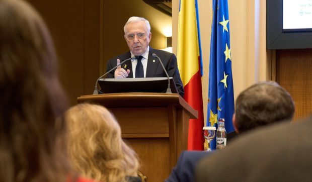 Mugur Isărescu crede că pensiile și salariile au crescut „vârtos” și România nu are sens să crească iar consumul