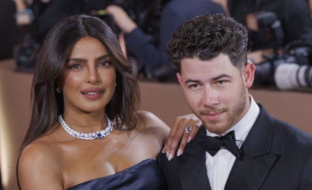 Imagine Stire Sfatul amuzant dat de Nick Jonas despre căsnicie: „Cel mai bun lucru din lume”. Din 2018 e căsătorit cu Priyanka Chopra | 2review.ro