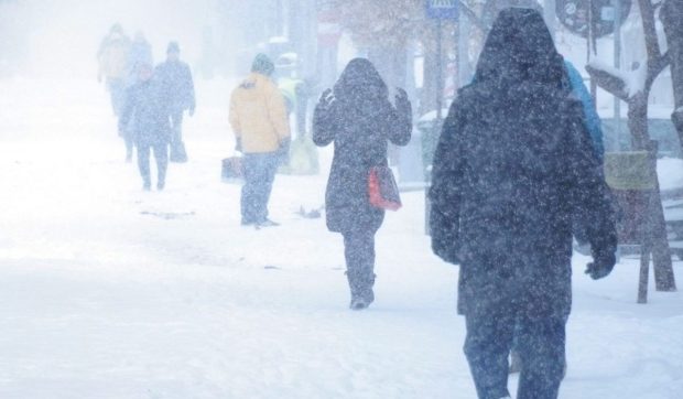 Vremea se răcește brusc în Săptămâna Mare: lapoviță și ninsoare, posibil și în București