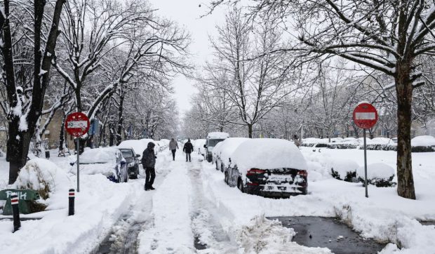 Ninsorile și gerul revin de mâine în București. ANM anunță temperaturi de minus 7 grade și strat nou de zăpadă