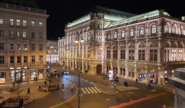 Prețul berii la Balul Operei din Viena a reușit să-i enerveze până și pe cei mai bogați participanți: „Sunteți nebuni?”