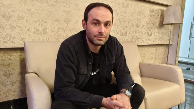 Pavlo Matiușa, scriitor înrolat voluntar pe front pentru a apăra Ucraina: „Fericirea e posibilă în război. Am simțit-o când mi-am revăzut copiii, soția, mama, când am aflat că fratele meu e în viață”