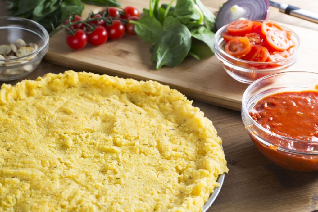 pizza cu aluat de mamaliga