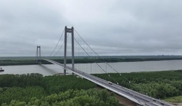 Restricții de circulație pe podul suspendat de peste Dunăre: șoferii trebuie să reducă viteza pe ambele sensuri