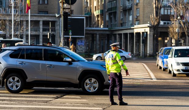 Tinerii polițiști renunță la uniformă și se fac șoferi de TIR, din cauza volumului de muncă: „Am ajuns sistem de intervenție pe tip SMURD”