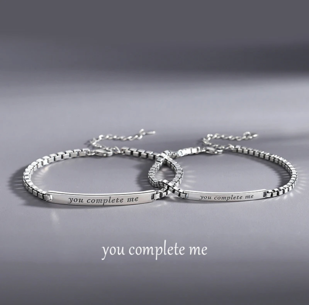 Cadourile care se consumă vs. cadourile care rămân: de ce bijuteriile din argint sunt hitul Valentine’s Day 2026