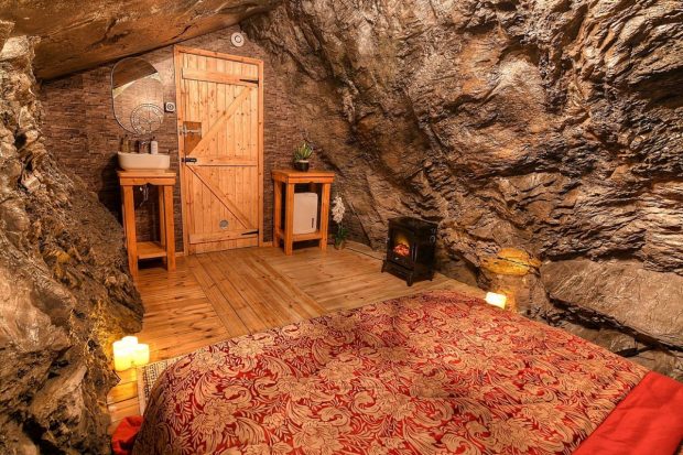 Mai jos de atât nu se poate: hotelul subteran unde turiștii coboară 419 metri pentru o noapte de neuitat