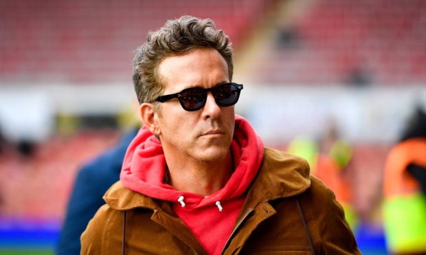 Reacția lui Ryan Reynolds când a aflat că Wrexham, echipa patronată de el, va juca împotriva lui Chelsea în FA Cup: „Acasă?”