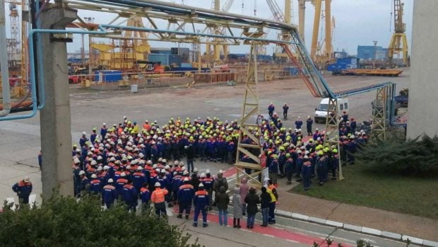 Angajaţii de la Şantierul Naval Mangalia au protestat pentru că nu și-au primit salariile de două luni: „Nu știm dacă șantierul va continua activitatea”
