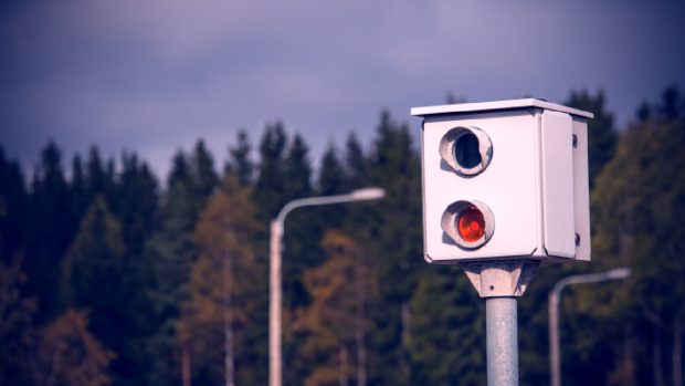 Un milionar, în vârstă de 76 de ani, a depășit limita de viteză cu 30 km/h și a fost amendat cu 142.000 de dolari