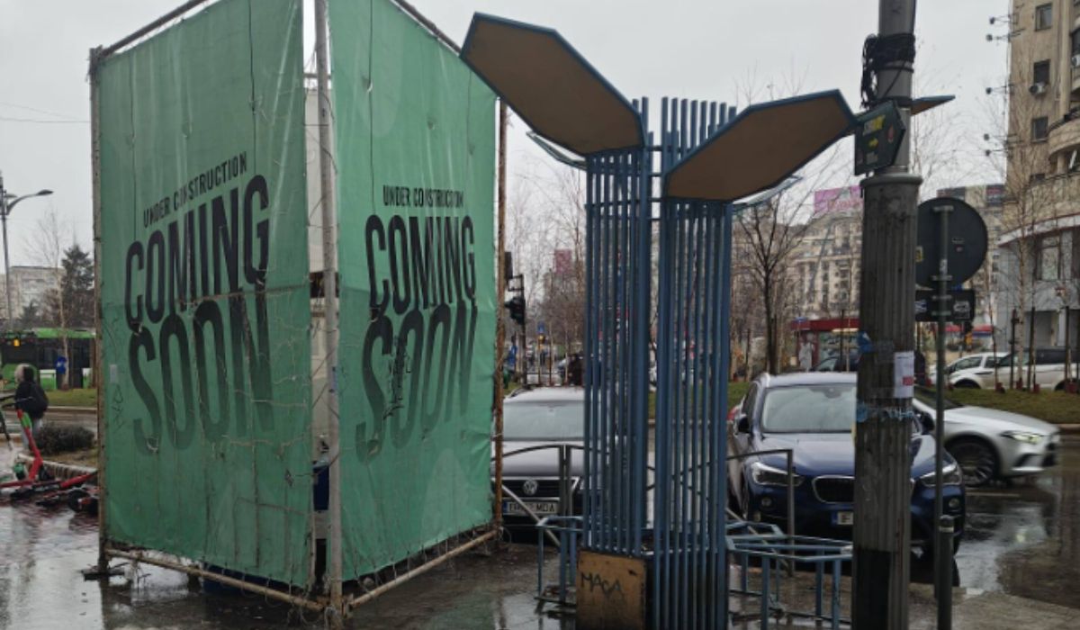 Primăria București scoate reclamele ilegale de pe trotuare Kép