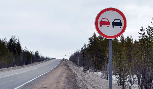 Autoritățile rutiere schimbă regulile de depășire în 2026. Acestea se vor aplica pe vreme rea și pe autostrăzi, în Spania