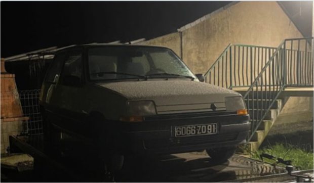 Un model rar și valoros de Renault, ca nou, salvat în ultimul moment dintr-un garaj înainte să fie trimis la casat