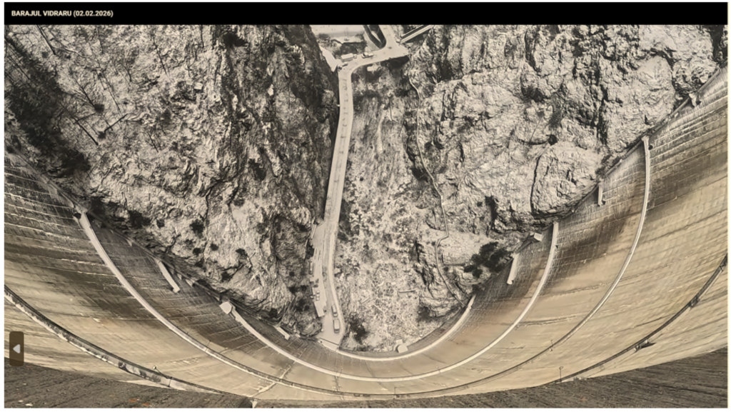 Imagine aeriană cu barajul Vidraru, după ce a fost golit