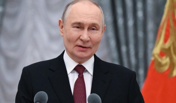 Relaxarea sancțiunilor impuse petrolului rusesc de către SUA este o recompensă pentru Putin, avertizează un lider republican