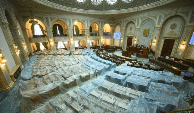 Senatorii români, obligați să meargă la serviciu. Fiecare absență îi va costa 950 de lei