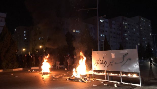 Un nou val de furie populară ia amploare în Iran. Apel la proteste naționale, pe 17-18 februarie, pentru „răzbunarea celui mai mare masacru”. Cum răspunde regimul