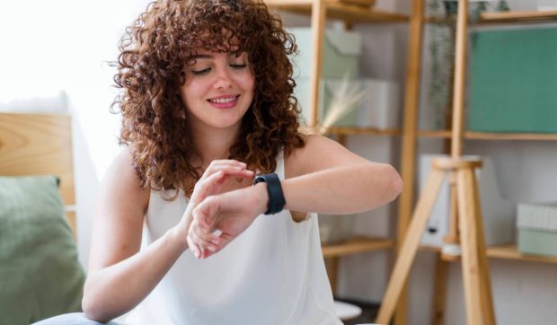 Meta vrea să lanseze primul său smartwatch în acest an