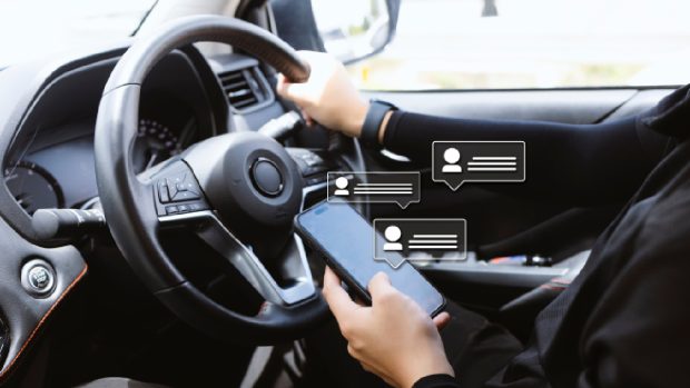 Un șofer a omorât un om pe trecerea de pietoni, în timp ce stătea pe telefon, și a scăpat doar cu o amendă modestă, în Elveția