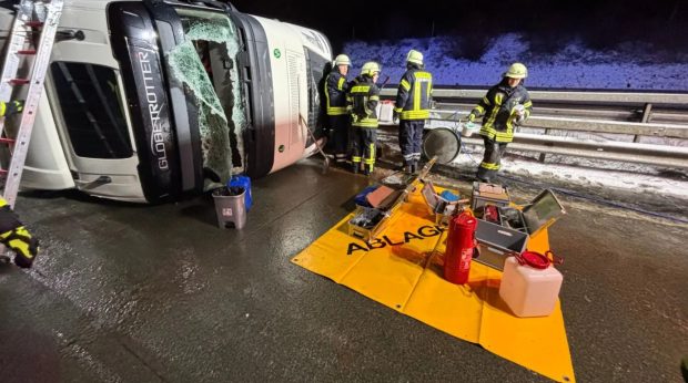Șofer român de TIR scos prin parbriz pe autostrada A1 din Germania, după un accident pe  ninsoare și viscol între Hamburg și Bremen