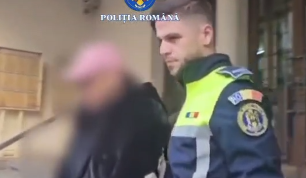 Un șofer s-a urcat în tramvaiul 41, ca să fugă după ce a lovit cinci mașini la semafor